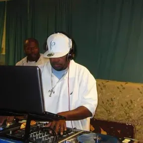 DJLONNIELOVERADIO