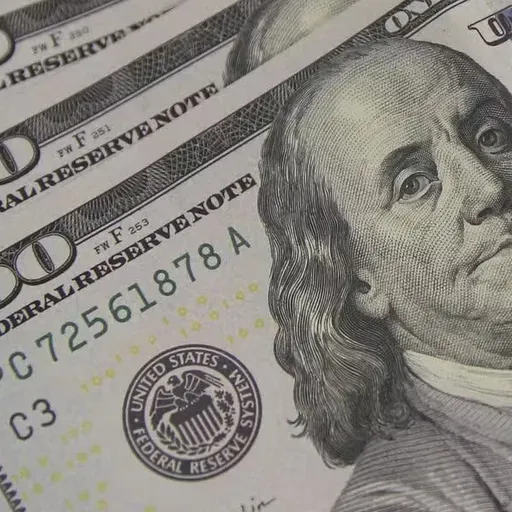 Decisão dos EUA sobre PCC e CV gera cautela no mercado; Ibovespa recua e dólar sobe