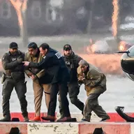 ASV īsteno militāro operāciju Venecuēlā. Irānā protestē pret dzīves dārdzību