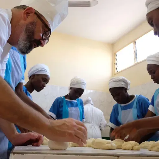 La ONGD ilicitana Toubabs Team organiza este viernes un taller de pastelería navideña saludable con Fran Castell