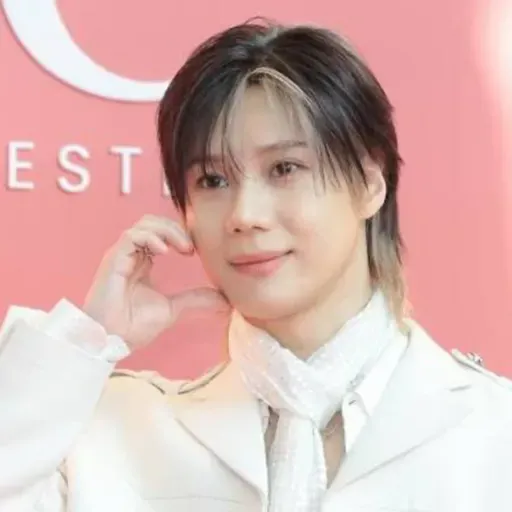Taemin Joins Galaxy Corporation With G-Dragon article