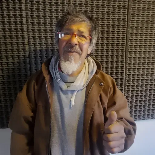 Abel Almendra y sus Décimas de un Albañil: "El libro cuenta la historia de un muchacho cualquiera"