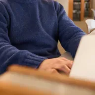 Tesina antirazzista agli studenti dello striscione "L'Italia agli italiani"