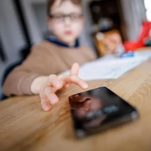 Jugendschutz im Netz - Social-Media-Verbote sind keine Lösung