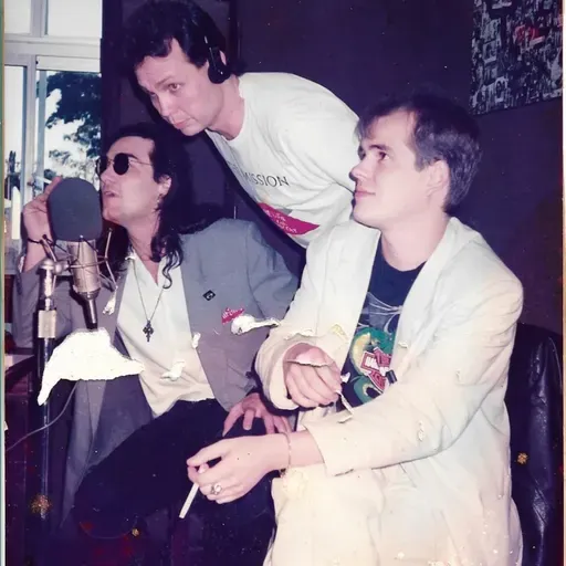 1988-Breve entrevista a dos integrantes de The Mission en la 97.1 FM 1º de Marzo.