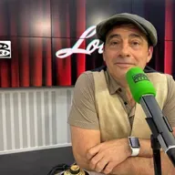 Zenet presenta “Las manos y la voz”: cuando una canción dice lo que una relación no se atreve