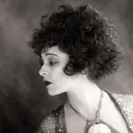T06E22: Alla Nazimova (1879-1945), actriz, productora y guionista rusoestadounidense