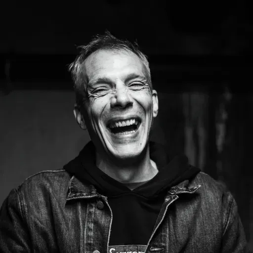 Nuno Cardoso (parte 2): “O teatro é como a heroína, deixa-nos agarrados para a vida. Mas é uma droga benéfica, não nos anestesia, questiona-nos”
