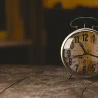 La Telesfera: La generación Z no entiende las manecillas del reloj