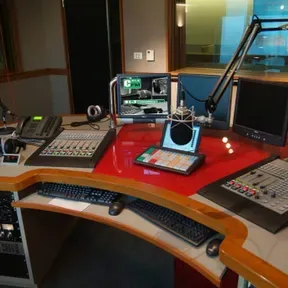 COMEDERO FM