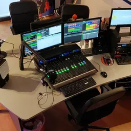 Radio RENDEZ-VOUS 100.9
