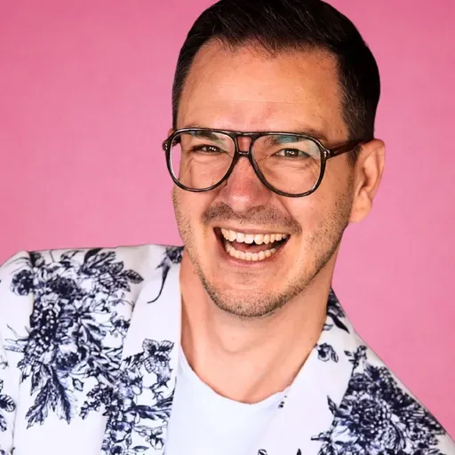 Christian Behr – die bewegende Geschichte des Regenbogenpapis