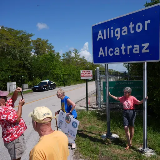 Fryders and Alligator Alcatraz tours: When trolls get inventive