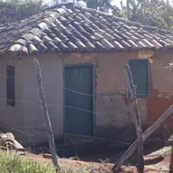 Casa histórica é demolida em Barbacena, denuncia Comunidade Quilombola dos Candendês