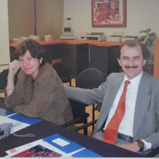 2020/11/10 9/9 A La Velocidad de la Luz: Carne Sintética. El Explicador. Cápsula.