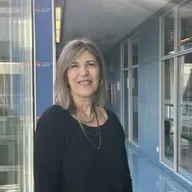 “Los malos muertos” la elegancia en la novela negra de Elisabeth Anglarill