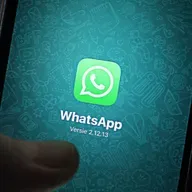 Falso WhatsApp - Connessioni trasparenti - AI