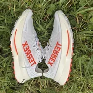 ZAPATILLAS TRAIL RUNNING CON PLACA DE CARBONO O PEBAX: TOP5 POR MAYAYO