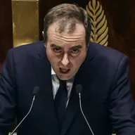 Lecornu all'Assemblea nazionale: "Sospesa la riforma delle pensioni"