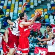 Una gotera manda la prórroga de un partido de Segunda FEB a otro pabellón: entrevista con Guille Colom