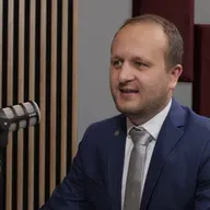 #85 Panika není na místě, vzkazuje firmám šéf NÚKIB. Doporučuje ale obezřetnost