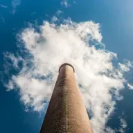 Heatwaves and major carbon emitters