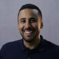 06.12.25 | "Ele Está Aqui" (Pr. João Navarro)