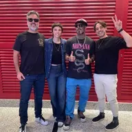 21.11.25 - Você já deixou de ser você por alguém? (part. Tico Santa Cruz e Renato Rocha - ‪Detonautas‬)