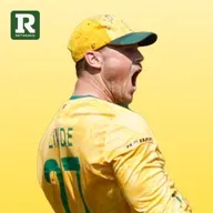 Protea-drama: Skare in stadion spring op en af oor foutbal