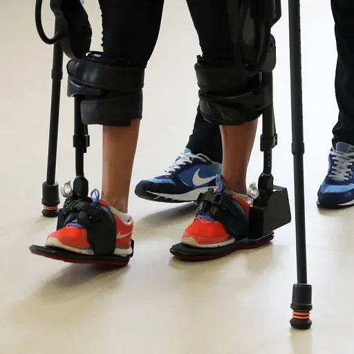 Cik pieejami ir tehniskie palīglīdzekļi bērniem ar kustību traucējumiem?