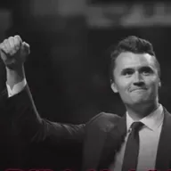 Money Talks - Kirk es el nuevo JFK? Moción contra la Comision UE, Francia en llamas y Bancos Centrales.
