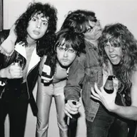 BREVES: Metallica Platinado