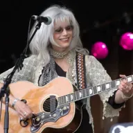 Sin rodeos - Emmylou Harris prepara su despedida de escenarios europeos - 01/12/25