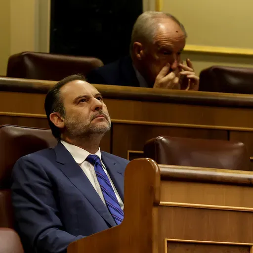 Las primeras horas de Ábalos en prisión: determinado a mantener su acta de diputado y con intención de recurrir el auto