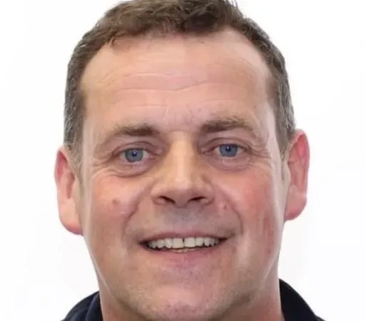 An Comhairleoir Contae Denis Mac Aoidh.