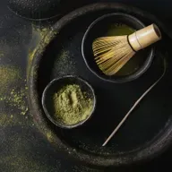 Artykuł: Perfumy o zapachu matchy. Gdzie ich szukać?