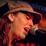 Entrevista con Maria Elia y su tango desde Argentina