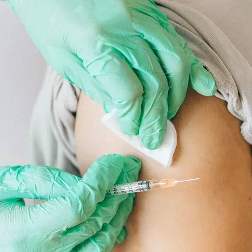 В Латвии вспышка дифтерии. Насколько это опасно?