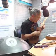 Música en vivo con Carlos Gutiérrez, del grupo Pachamama