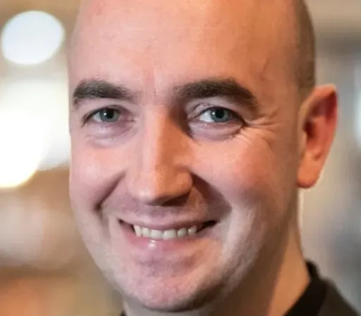 Príomhscéalta an Deiscirt.