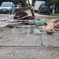 Barrio San Lorenzo: reclaman una solución urgente por una boca de tormenta colapsada