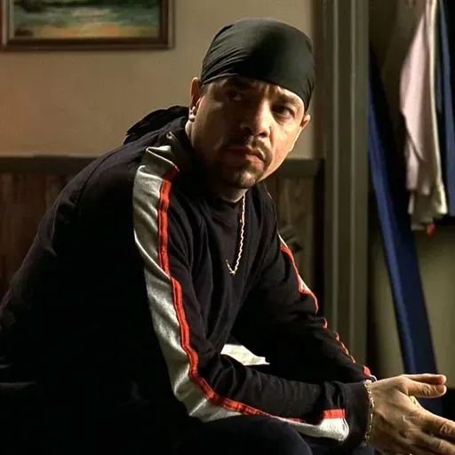 SVU: Fin & Munch have a pajama party and go to Canada