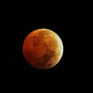 Llega el fin de las relaciones superfluas. Eclipse Lunar en Piscis