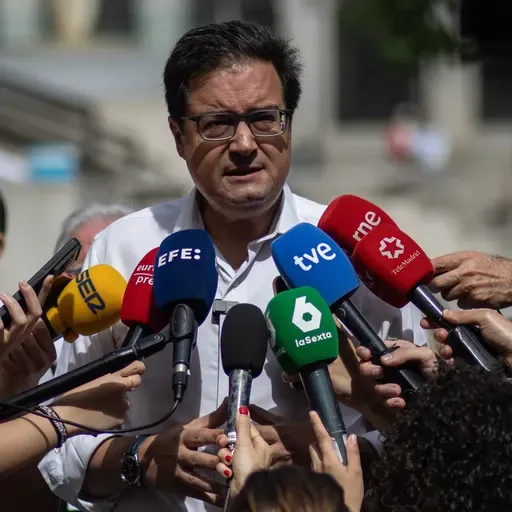 Tertulia: En el Gobierno y en el PSOE tratan de desmarcarse de Leire Díez y Aldama
