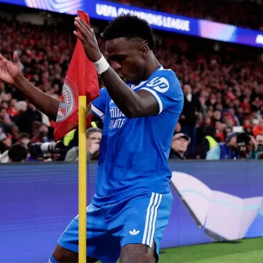 El gol del Benfica 0 - 1 Real Madrid | Vinicius guía al Madrid en Portugal