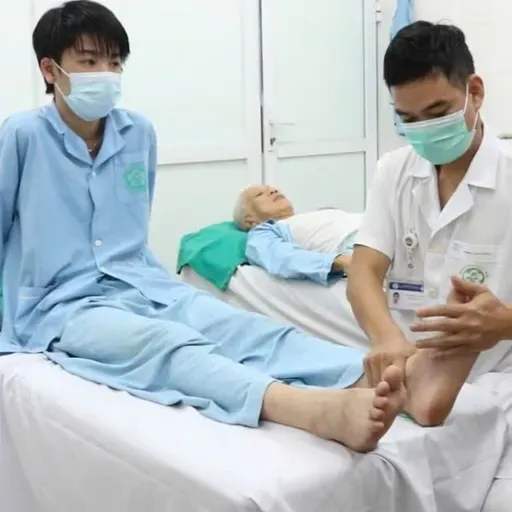 Nam sinh viên bị liệt vận động vì một thói quen, bác sĩ khuyến cáo thay đổi ngay