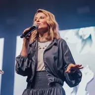 Pare de se debater - Bispa Viviane Matos