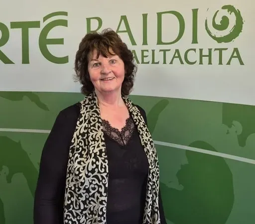 Sarah Ghriallais, as Muiceanach idir Dhá Sháile