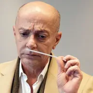 CON BERNARDO CONTI CREACION DE PERFUMES GLOBALES