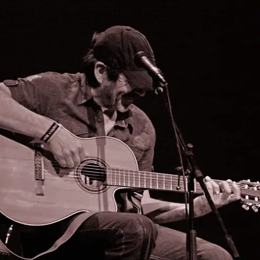 Alta Vibración 122 ALBERTO CALERIS: Un juglar argentino que ama al Ecuador